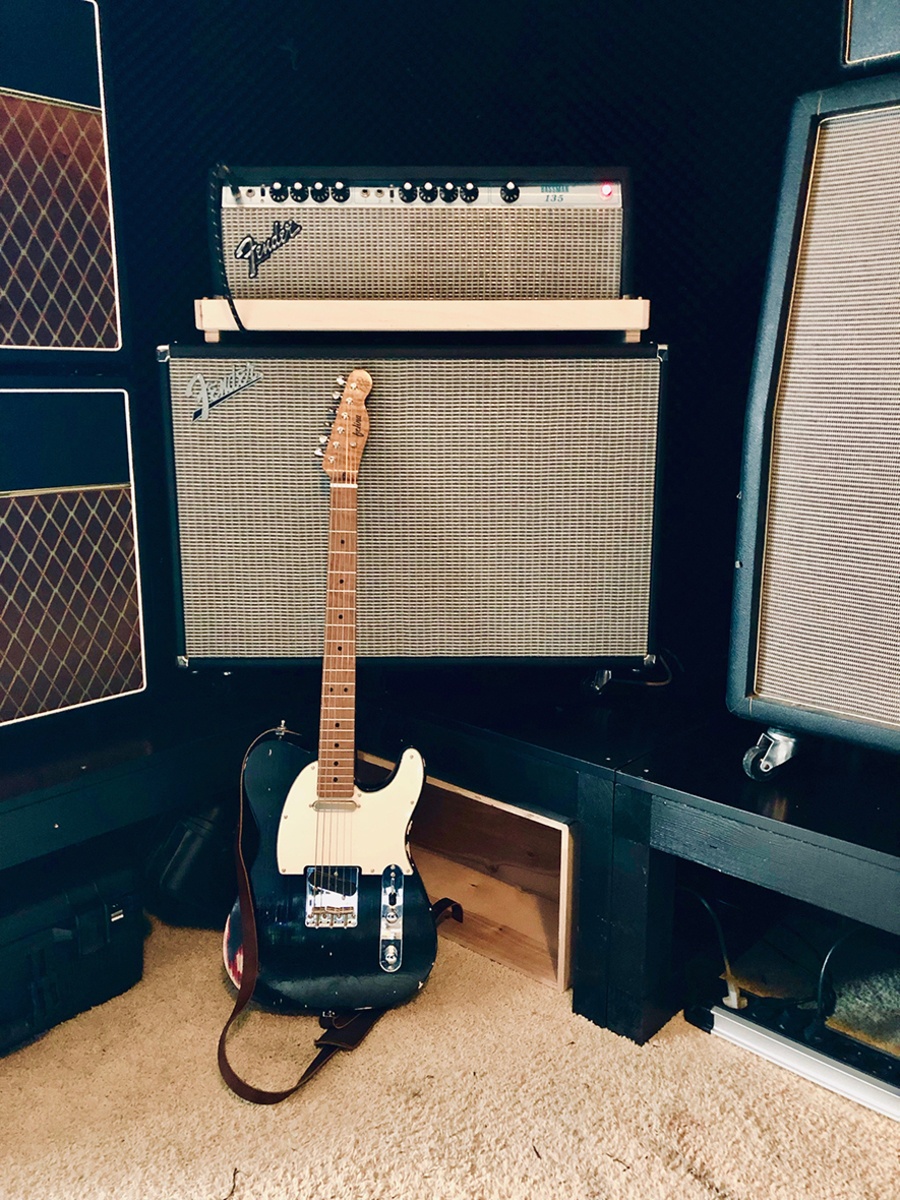 Fender Music Gear Setup by fabianrink featuring Fender Bassman 135, Fender Super Sonic 2x12, and Felina "Soulcaster" Black - Custom Shop