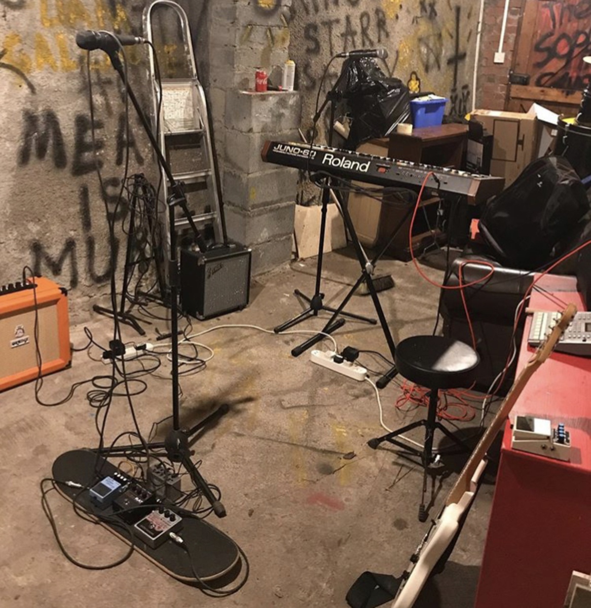 Music Gear Setup by alex_bain featuring Roland Juno-60