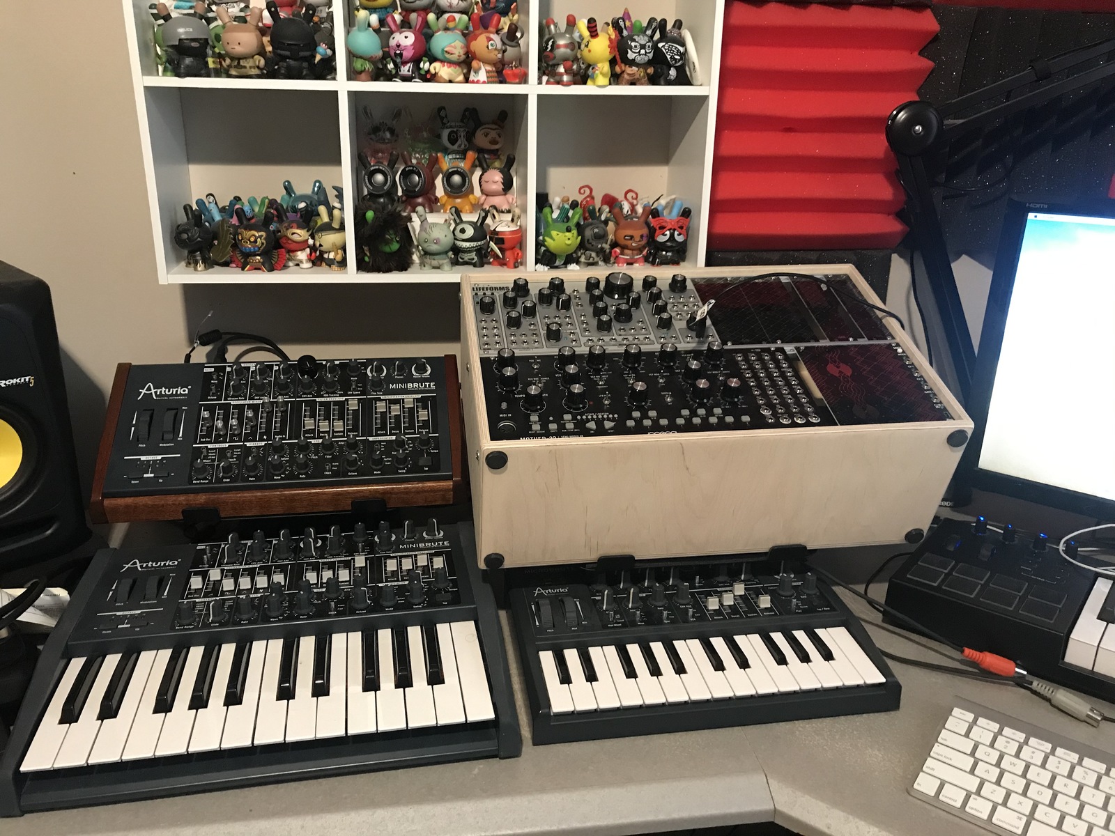 Electronic Synth Setup by hilo featuring Alesis V25 USB-MIDI Keyboard Controller, Arturia MicroBrute, and Pittsburgh Modular Lifeforms SV-1 Blackbox