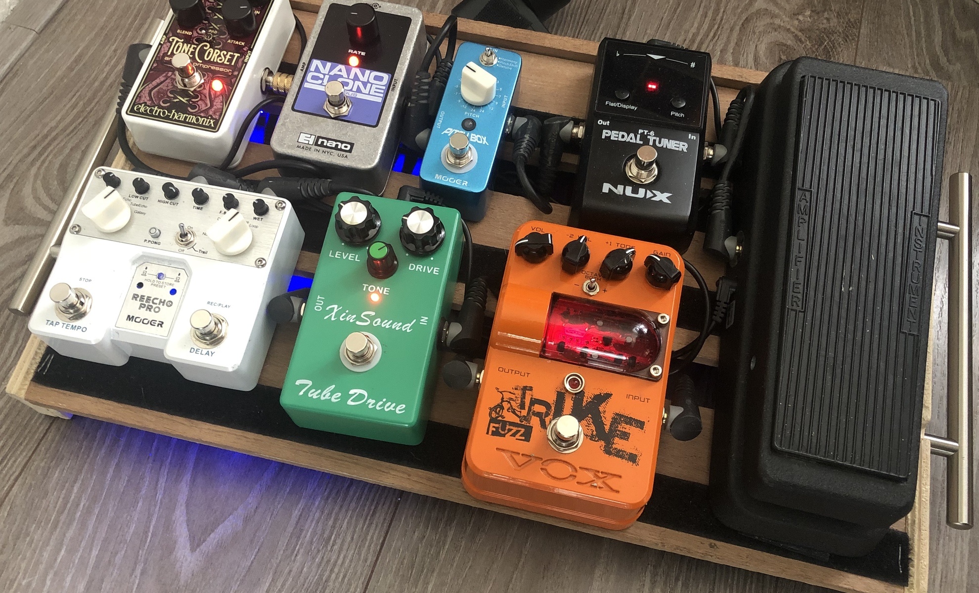 Metal Music Gear Setup by arnoud_hensen featuring Electro-Harmonix Nano Clone, Electro-Harmonix Tone Corset, and Mooer Pitch Box and 4 more pieces of gear