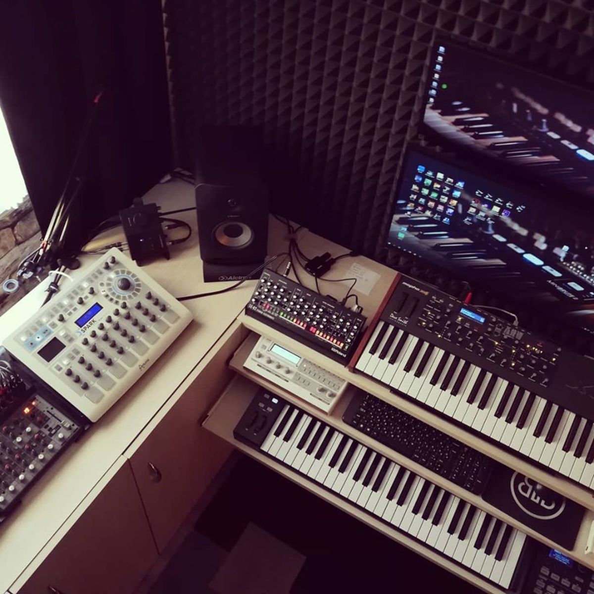 plazmabeat's music gear photo