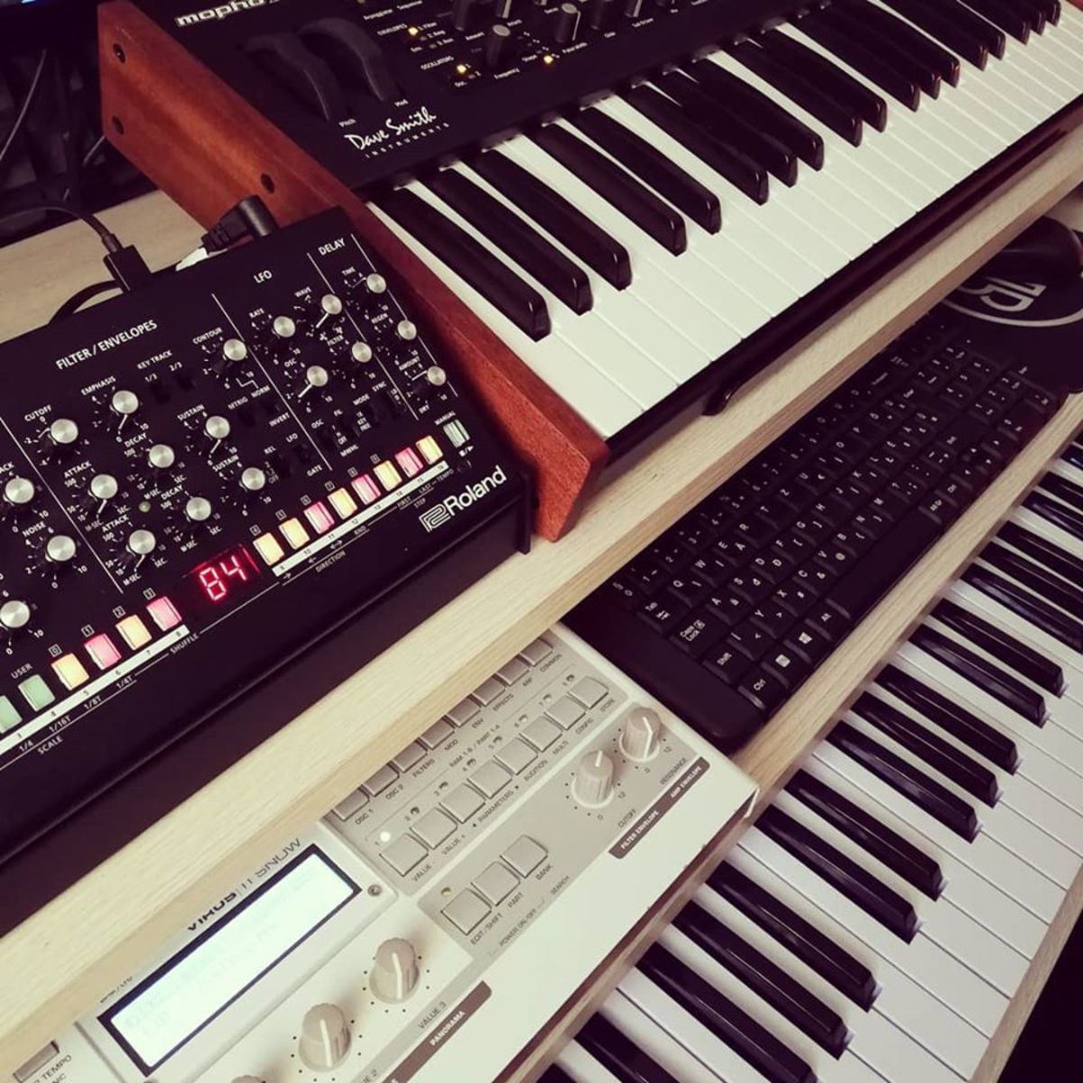 Dave Smith Instruments Music Gear Setup by plazmabeat featuring Dave Smith Instruments Mopho x4 Synthesizer Keyboard and Roland SE-02