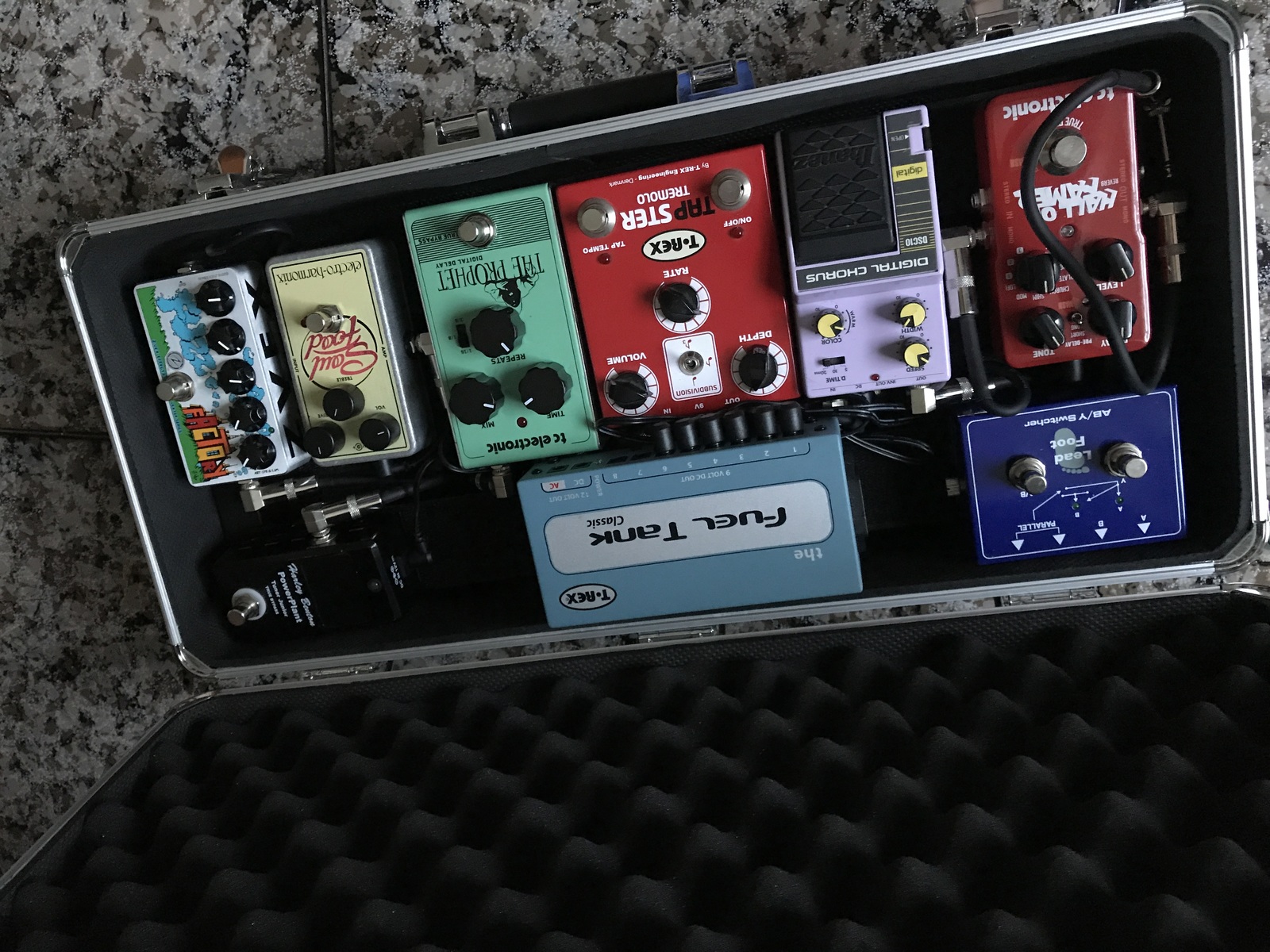 Music Gear Setup by villalbasilva featuring Lead Foot AB/Y Switcher, T-Rex Engineering FuelTank Classic Power Supply, and TC Electronic Hall of Fame 2 Reverb and 5 more pieces of gear