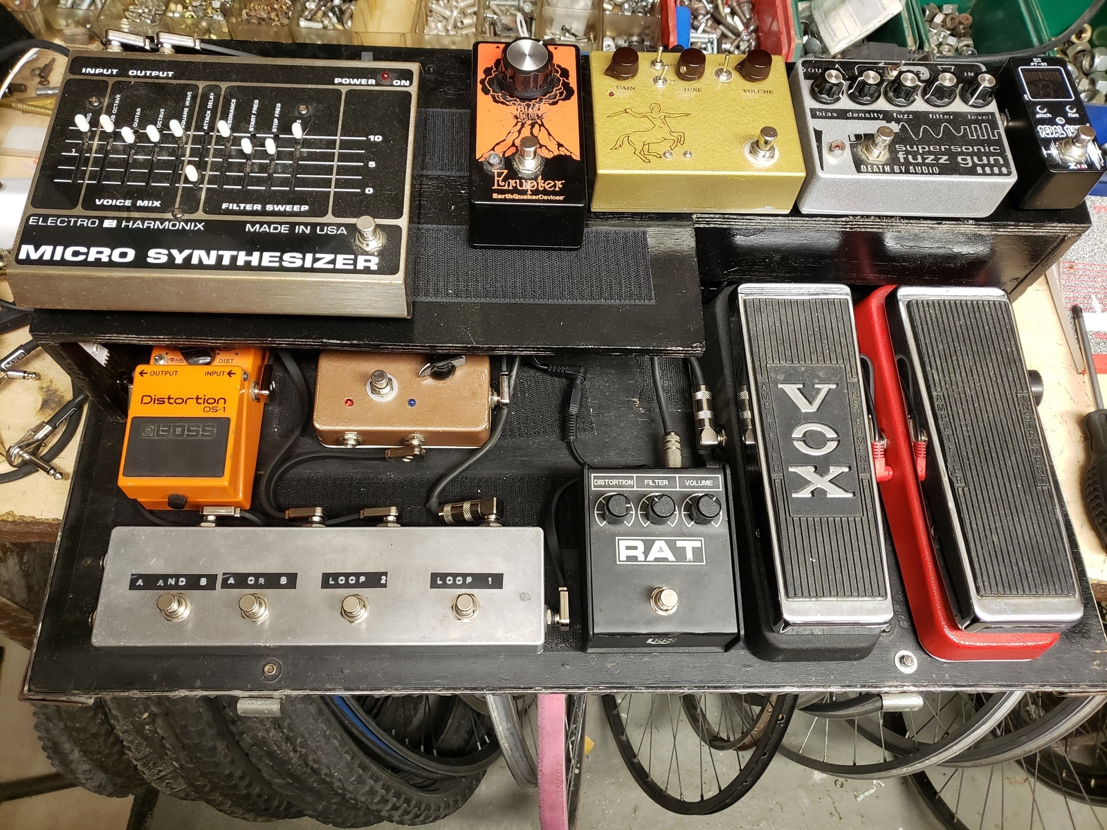 Music Gear Setup by juliengb featuring Pro Co RAT 2, Boss DS-1 Distortion, and Death By Audio Supersonic Fuzz Gun and 2 more pieces of gear