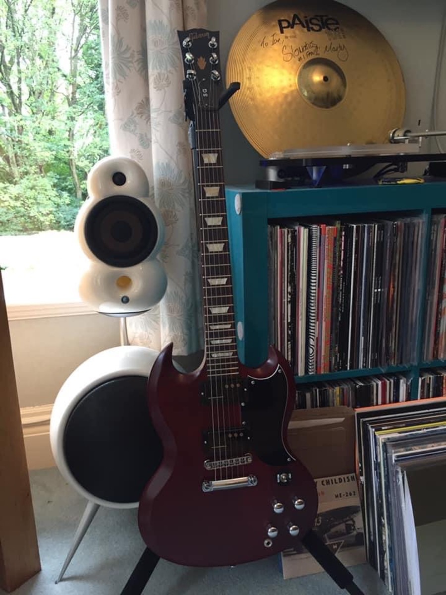 Railhammer Music Gear Setup by chromaticism featuring 2013 Gibson SG Future Tribute, Railhammer Huevos 90 Humcutter Pickup - Bridge (Black), and Railhammer Nuevo 90 Humcutter Pickup