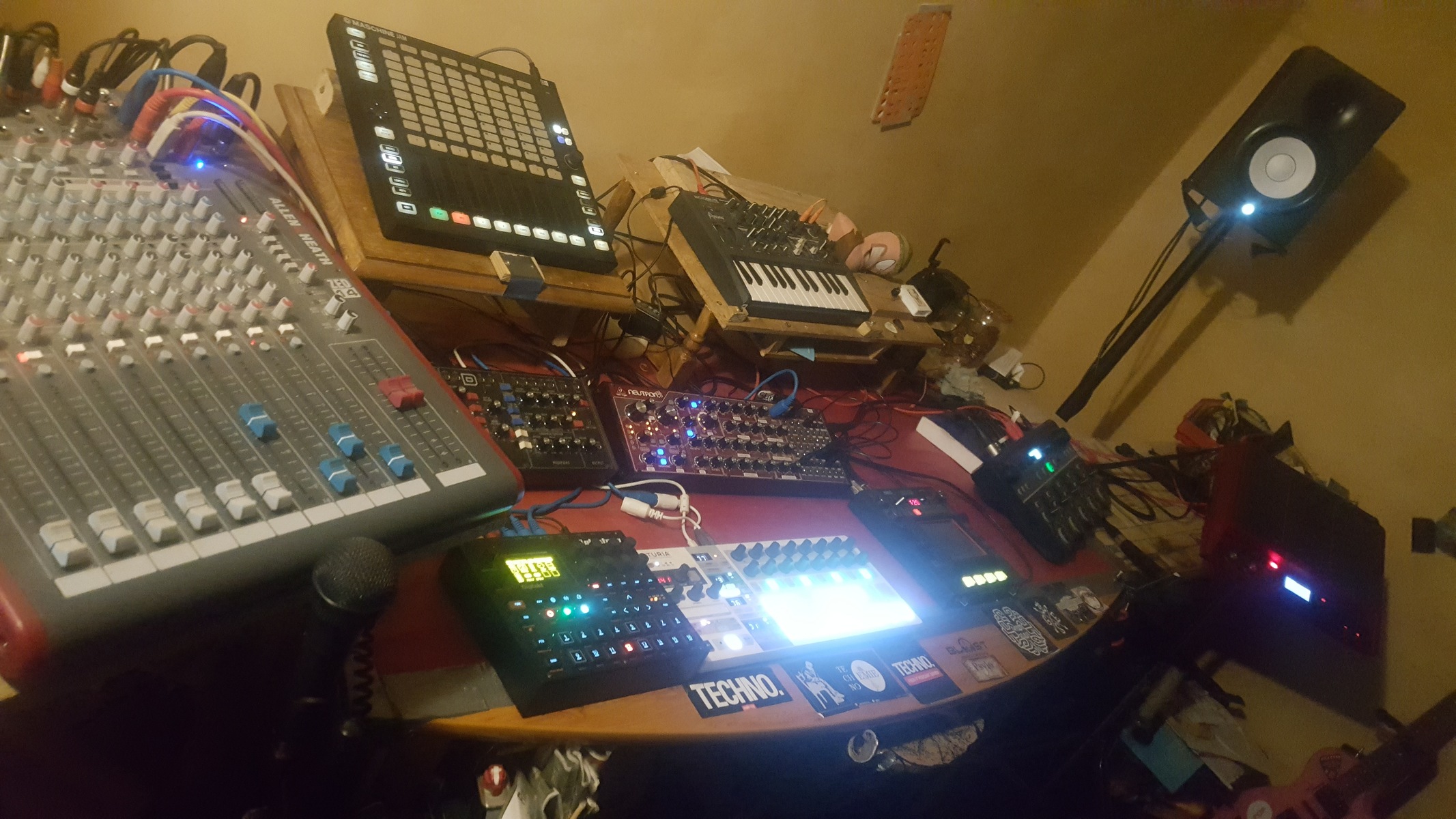 Electronic Synth Setup by dr_fluffy featuring Elektron Digitakt, Behringer Model D, and Behringer Neutron and 3 more pieces of gear