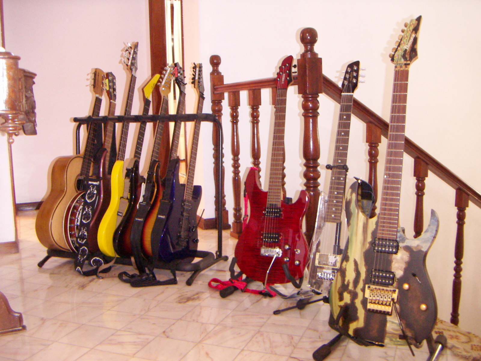 Studio Setup by gillyribeiro featuring Ibanez J.Custom RG-PAINT, Yamaha RGX820Z, and Ibanez RG470 and 5 more pieces of gear