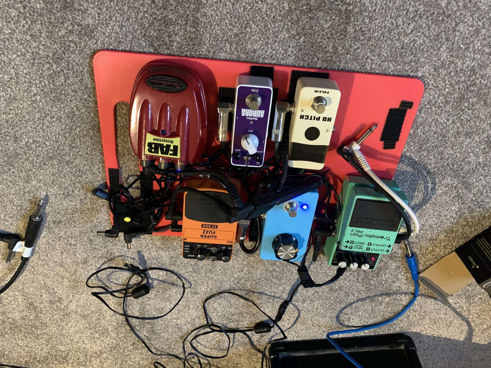 Music Gear Setup by alex_botten featuring Danelectro D-1 FAB Distortion, Boss PN-2 Tremolo/Pan, and Behringer SF300 Super Fuzz and 1 more piece of gear