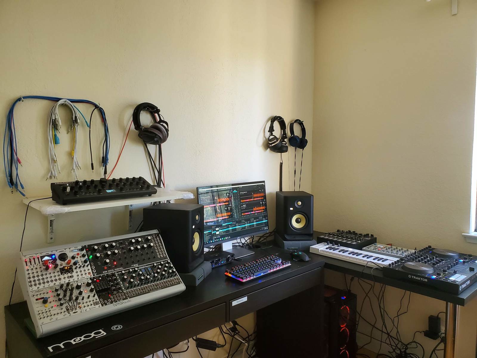 Electronic Synth Setup by samuelddy featuring Arturia Keystep, Soma Laboratory LYRA-8, and Moog DFAM - Drummer From Another Mother and 4 more pieces of gear