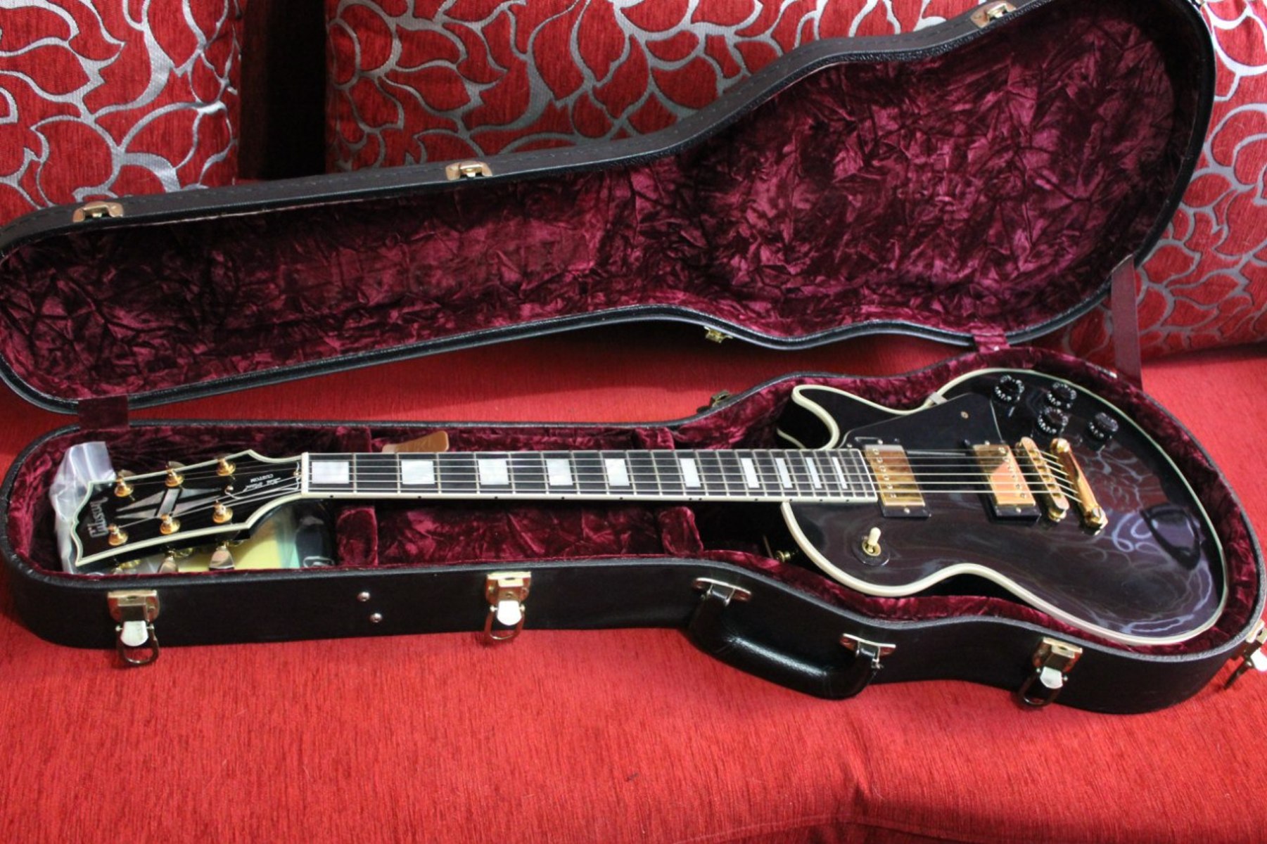 Music Gear Setup by yuriy_maslyaninov featuring Gibson Les Paul Custom Electric Guitar