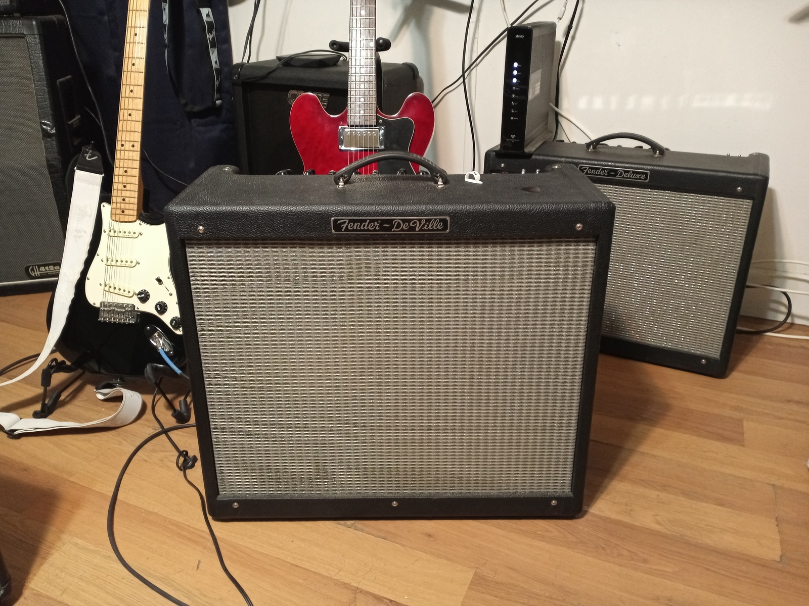 Country Music Gear Setup by doby4343 featuring Fender Twin Deville, Gibson ES-335, and Fender Deluxe Reverb-Amp Original Issue (1963-1981) and 1 more piece of gear