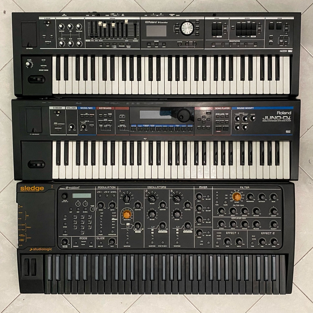 Roland Music Gear Setup by marydelve featuring Roland Juno-Di Synthesizer, Roland V-Combo VR-09-B 61-key Stage Performance Keyboard, and Studiologic Sledge Black Edition