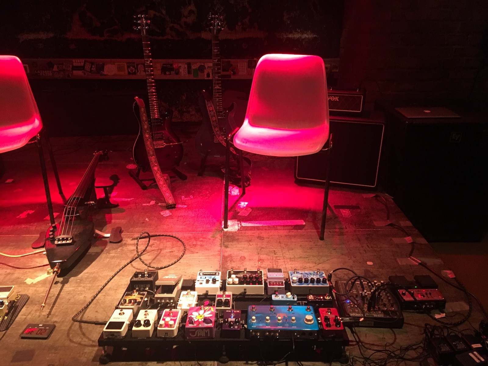 Pedalboard by h_pr featuring Pro Co RAT 2, Electro-Harmonix Stereo Memory Man with Hazarai, and MXR CSP203 La Machine and 22 more pieces of gear