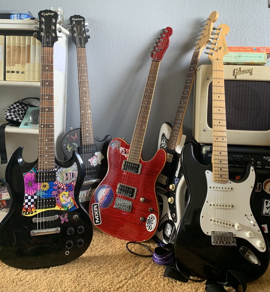 Fender Music Gear Setup by milly featuring Epiphone Les Paul Special II, Fender Limited Edition American Stratocaster w/ rosewood neck, and Gibson Goldtone GA-5 Les Paul Jr. Amplifier Reissue and 2 more pieces of gear