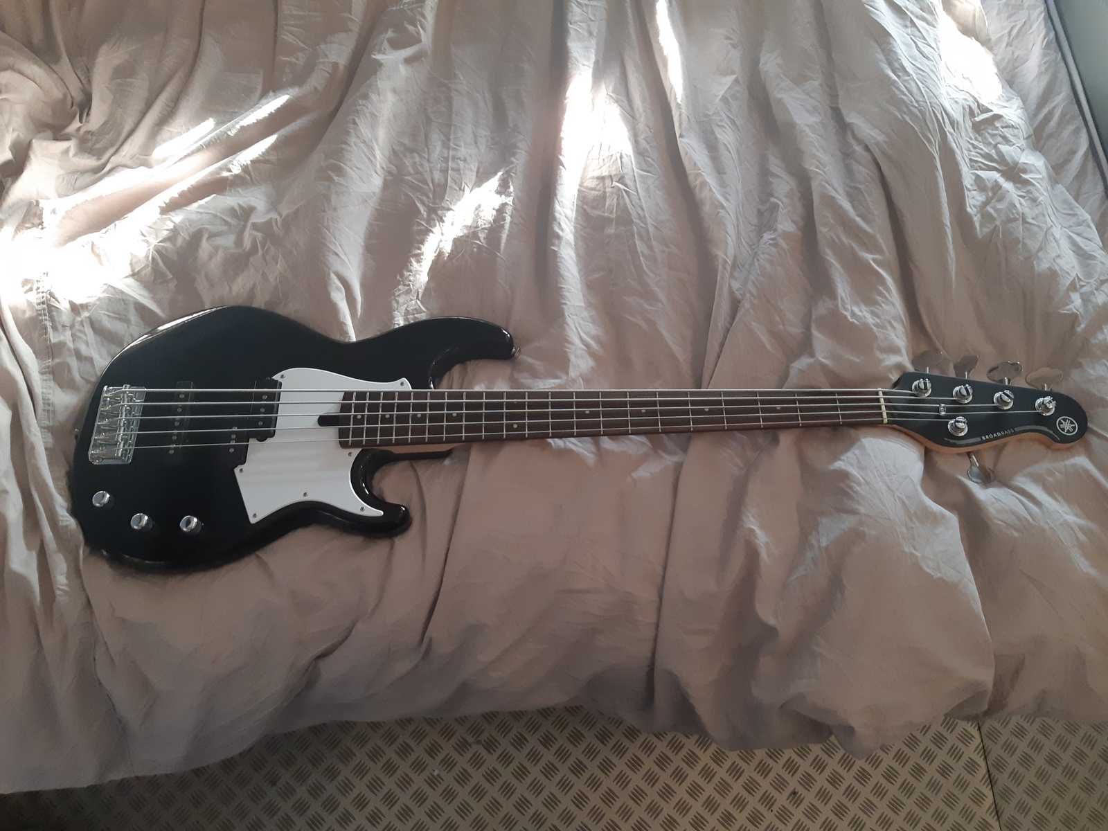 Music Gear Setup by bayley_mcnamee featuring Yamaha BB235