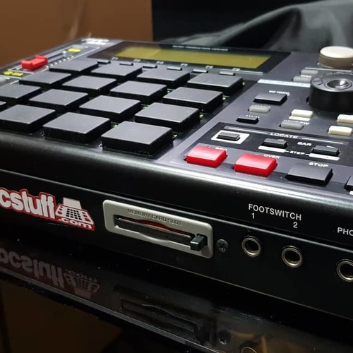 Akai MPC 1000 - ranked #6 in Production & Groove | Equipboard
