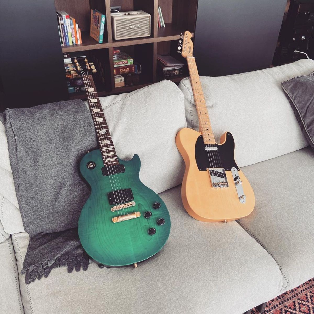 Fender Music Gear Setup by vasss featuring Gibson Les Paul Futura Min-ETune and Fender American Vintage '52 Telecaster Reissue
