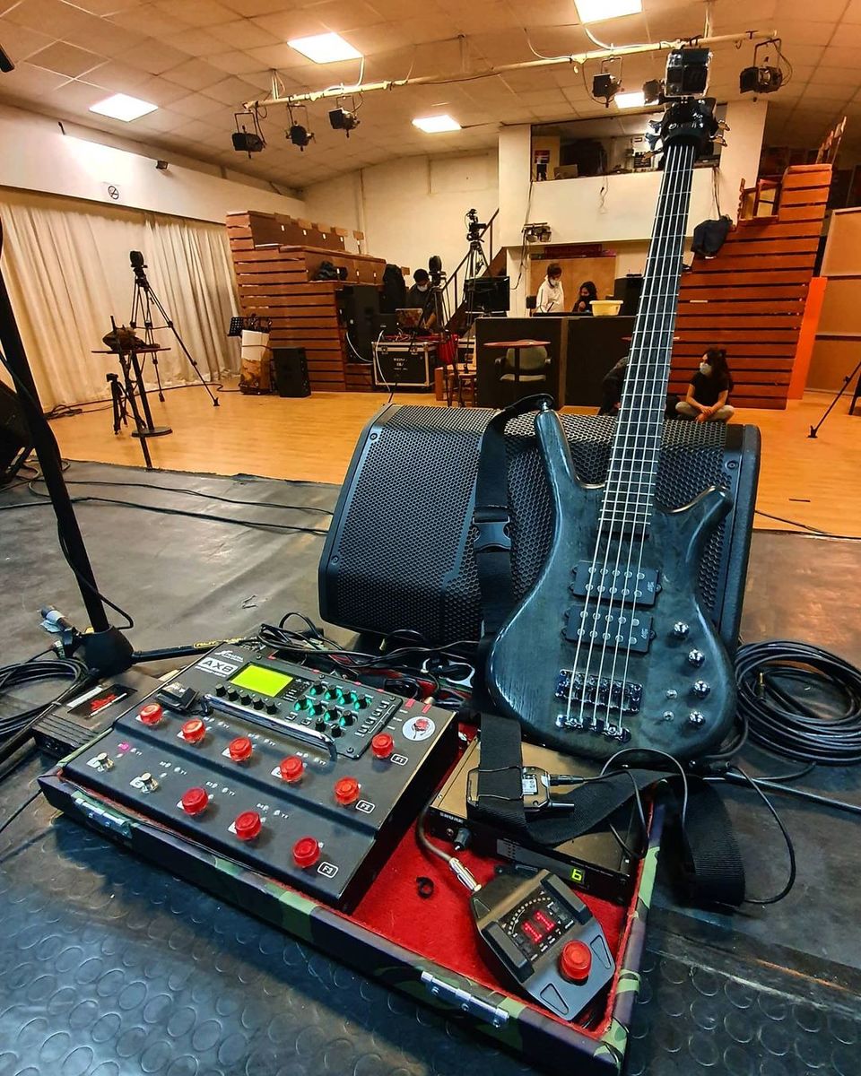 Metal Bass Rig by jason_jimbo_ascarrunz featuring Fractal Audio Systems AX8 Amp Modeler/Multi-FX Processor, Warwick Corvette $$ 5 String Nirvana, and Shure GLXD16