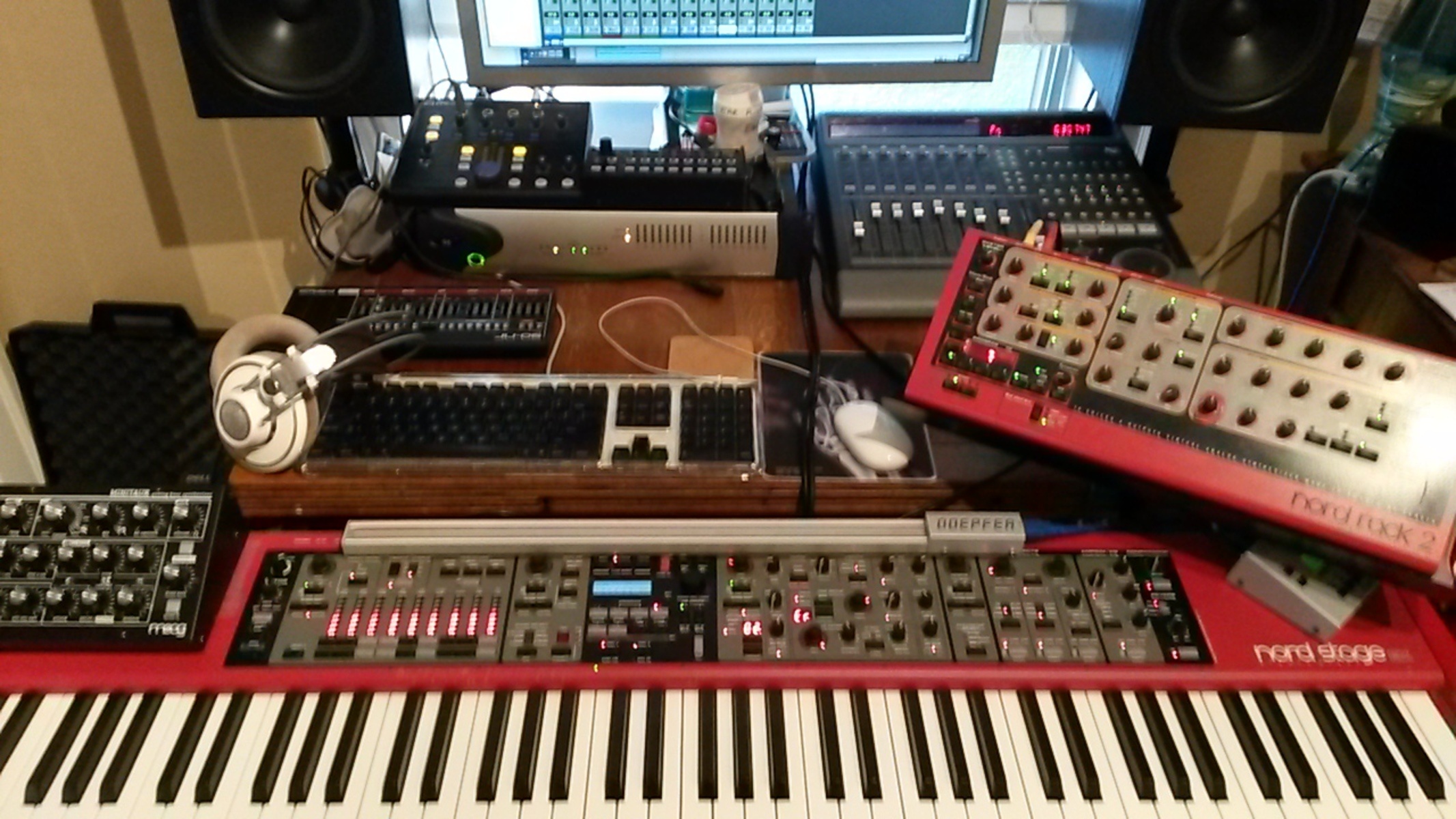 Nord Music Gear Setup by barry_warne featuring Doepfer R2M Midi Ribbon Controller, Nord Stage EX 88, and Nord rack 2