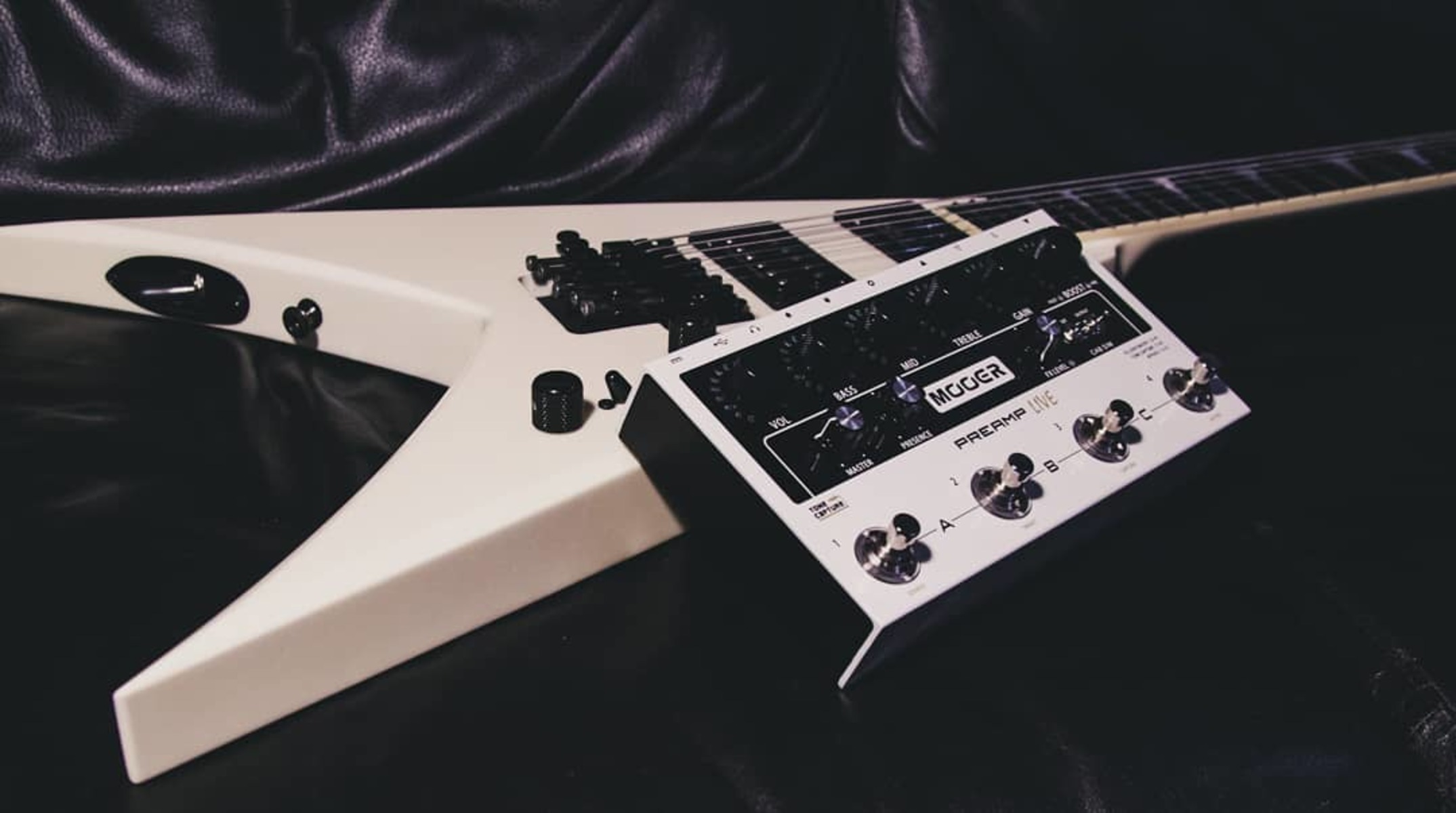 Jackson Music Gear Setup by tolgasert featuring Jackson KV2 King V USA and Mooer Preamp Live