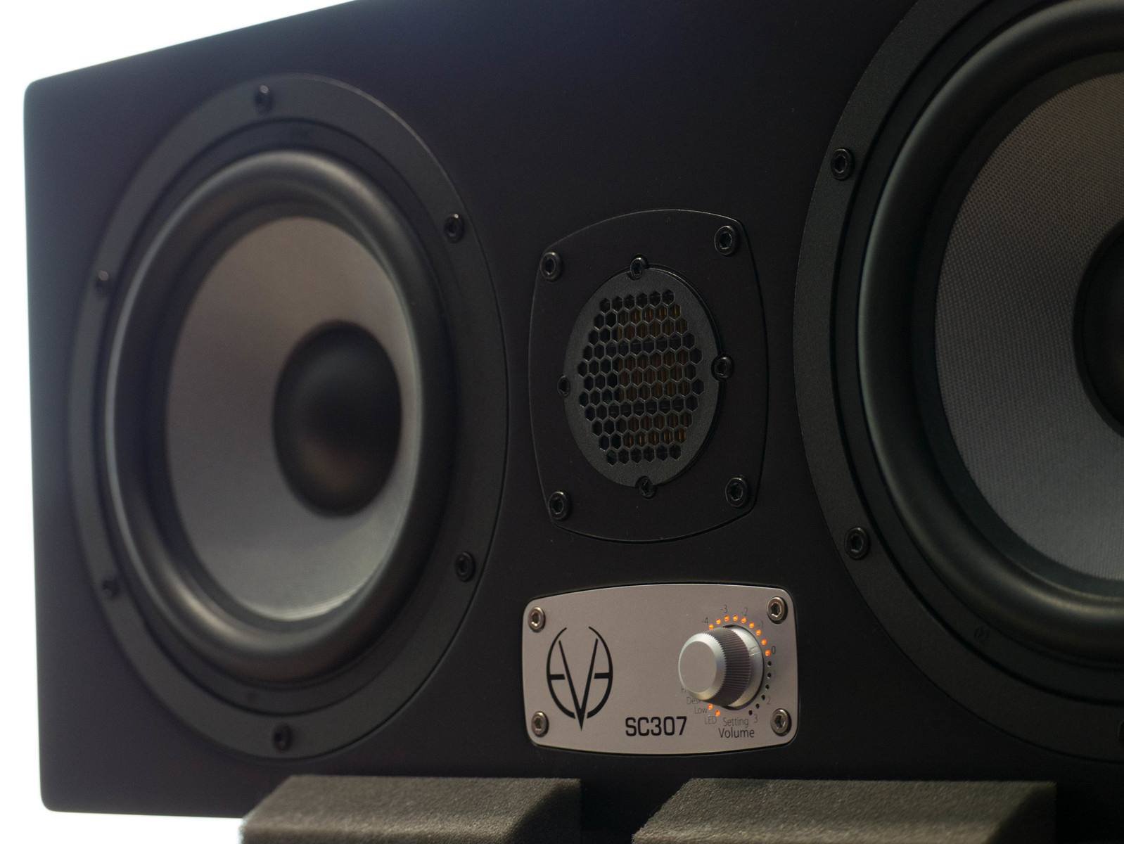 Music Gear Setup by kostis featuring EVE Audio SC307