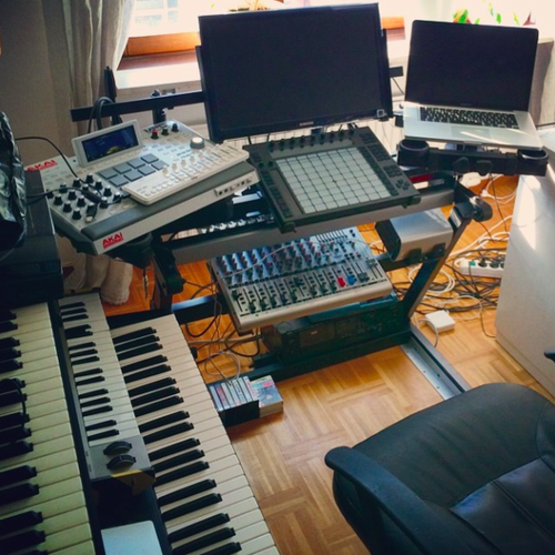 Photo of Ableton Push and more gear in a studio