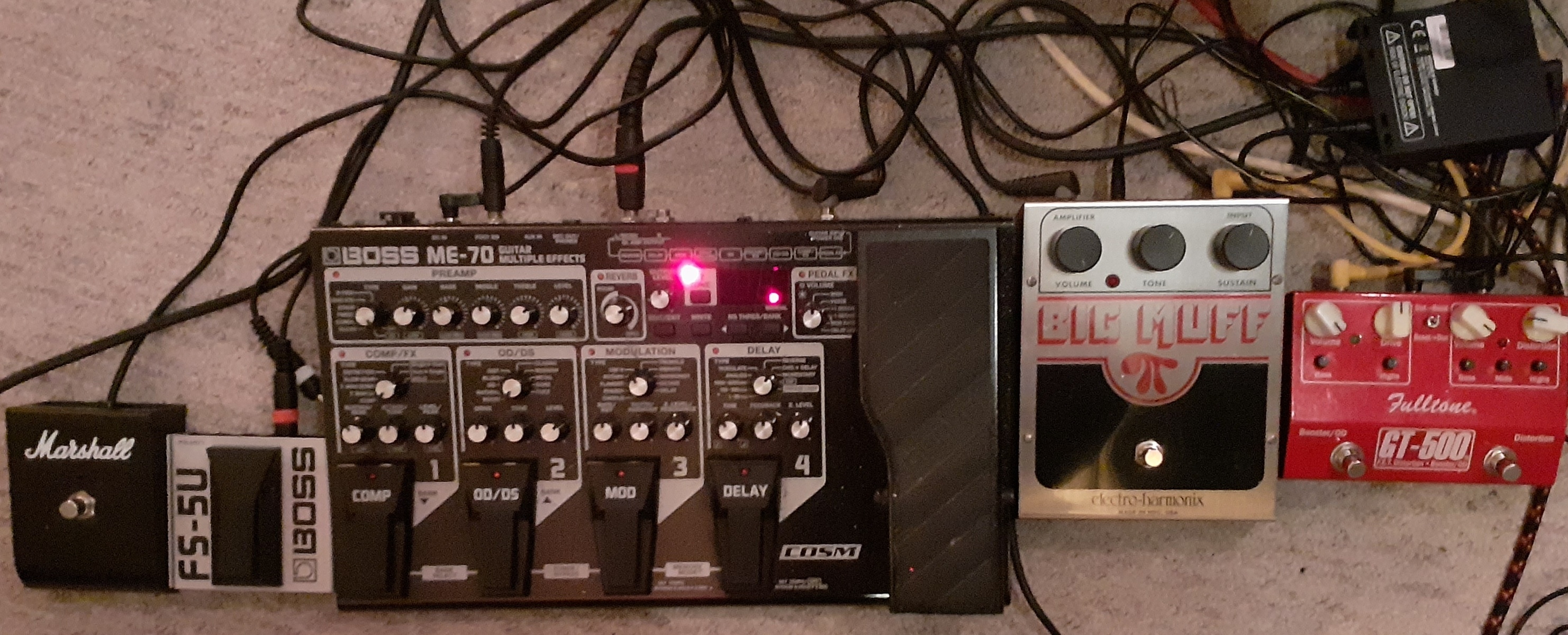 Boss Music Gear Setup by martin_gotte featuring Electro-Harmonix Big Muff Pi, Fulltone GT-500 Booster/Distortion, and Boss FS-5U and 1 more piece of gear