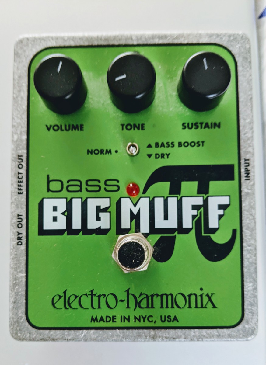 Music Gear Setup by the_crayon_demo_ featuring Electro-Harmonix Bass Big Muff Pi Fuzz