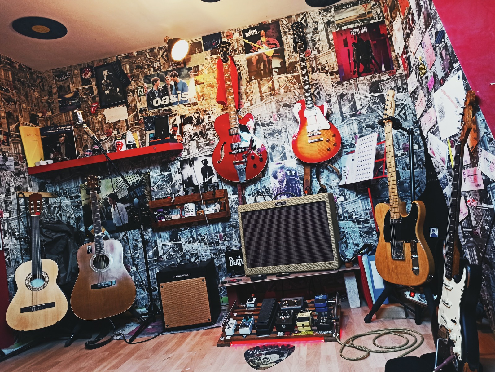 Fender Music Gear Setup by pippo83 featuring Epiphone Les Paul Standard Pro, Fender Stratocaster Electric Guitar, and Cort MR710F Natural and 2 more pieces of gear
