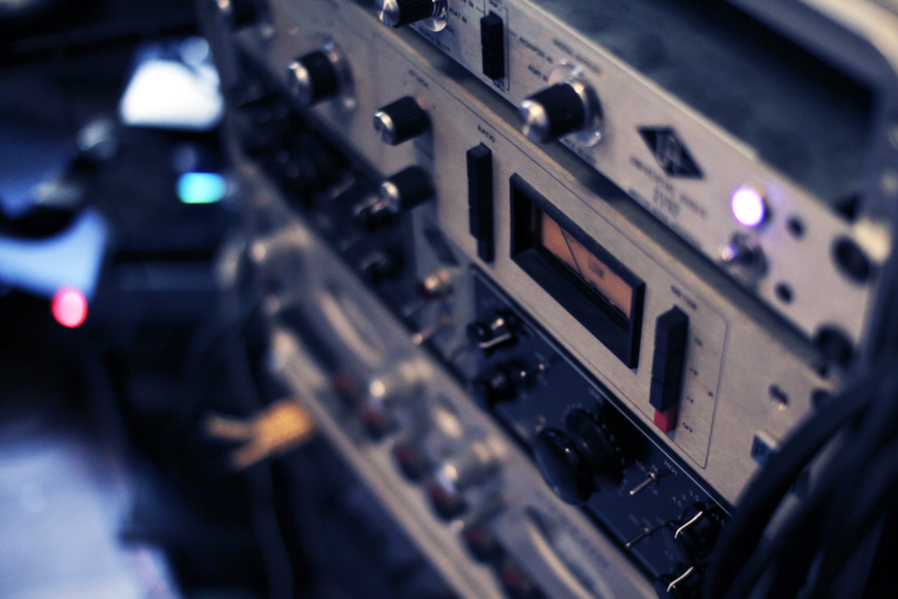 Music Gear Setup by wanya7 featuring Avalon AD2022 Pure Class A Dual Mono Microphone Preamplifier, Universal Audio 2-610, and Universal Audio 2192 and 3 more pieces of gear