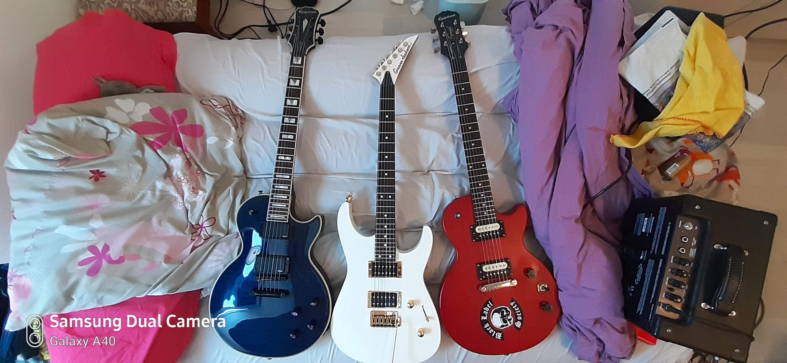 Epiphone Music Gear Setup by julien featuring Epiphone Les Paul Special II, Epiphone Prophecy Les Paul Custom Plus EX, and Grover Jackson Dinky