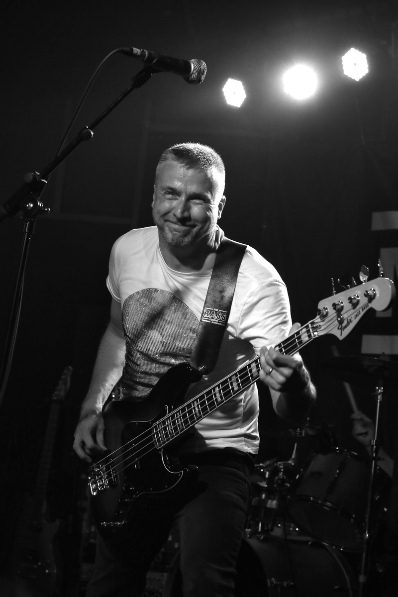 Music Gear Setup by john_brooker featuring MIM Fender Jazz Bass Sunburst/w Customizations