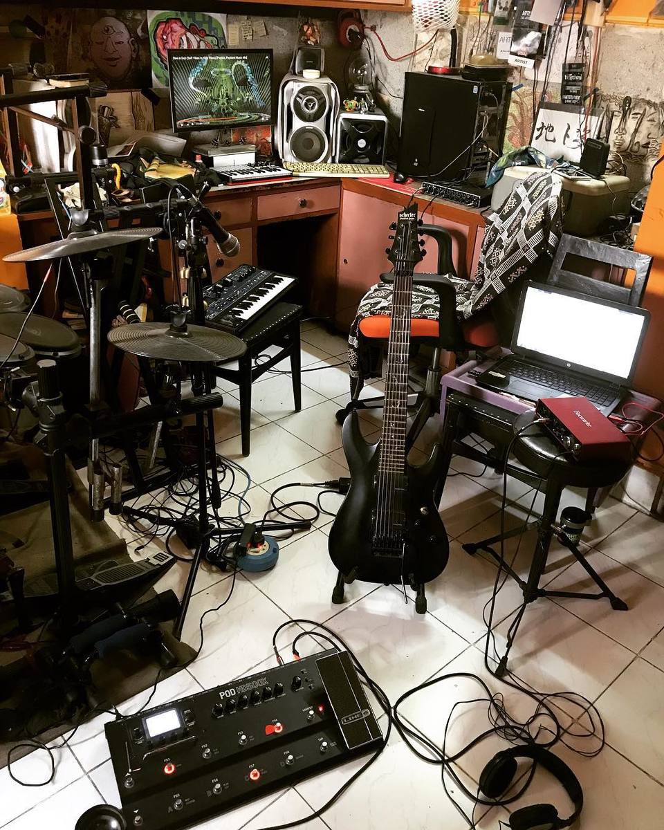 Metal Music Gear Setup by sukhendu_chakraborty featuring Line 6 POD HD500X, Schecter Damien 7 FR, and Laptop HP 15-ba097nl and 1 more piece of gear