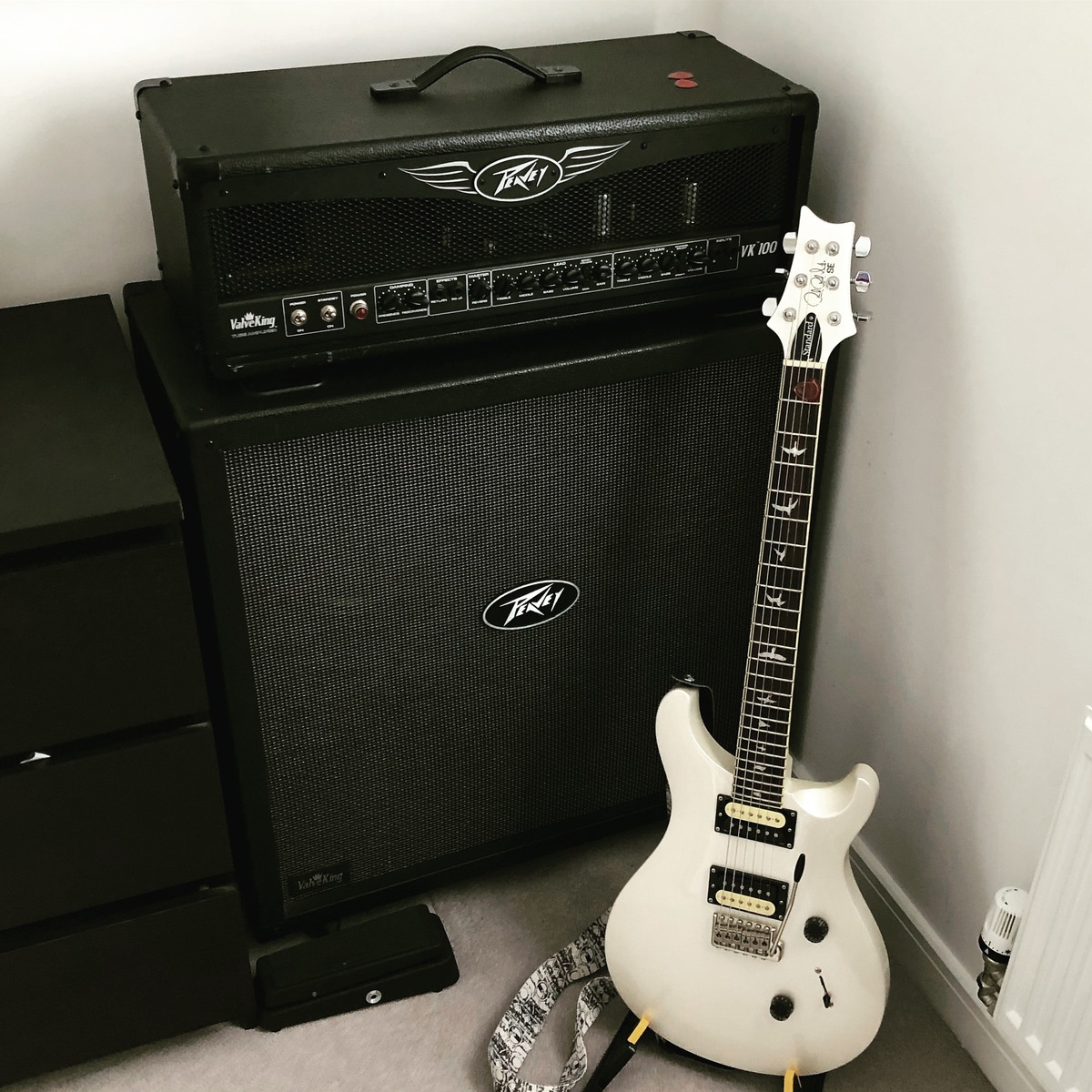 Metal Music Gear Setup by shane_mann featuring Dunlop GCB-95 Cry Baby, Peavey Valveking VK100 Head, and Peavey Valveking 4x12 Cabinet and 2 more pieces of gear