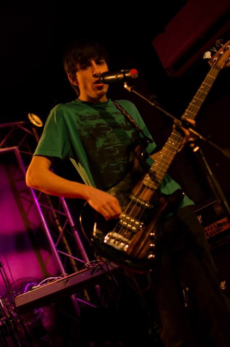 Music Gear Setup by alexi_fontaine featuring Cort GB34A