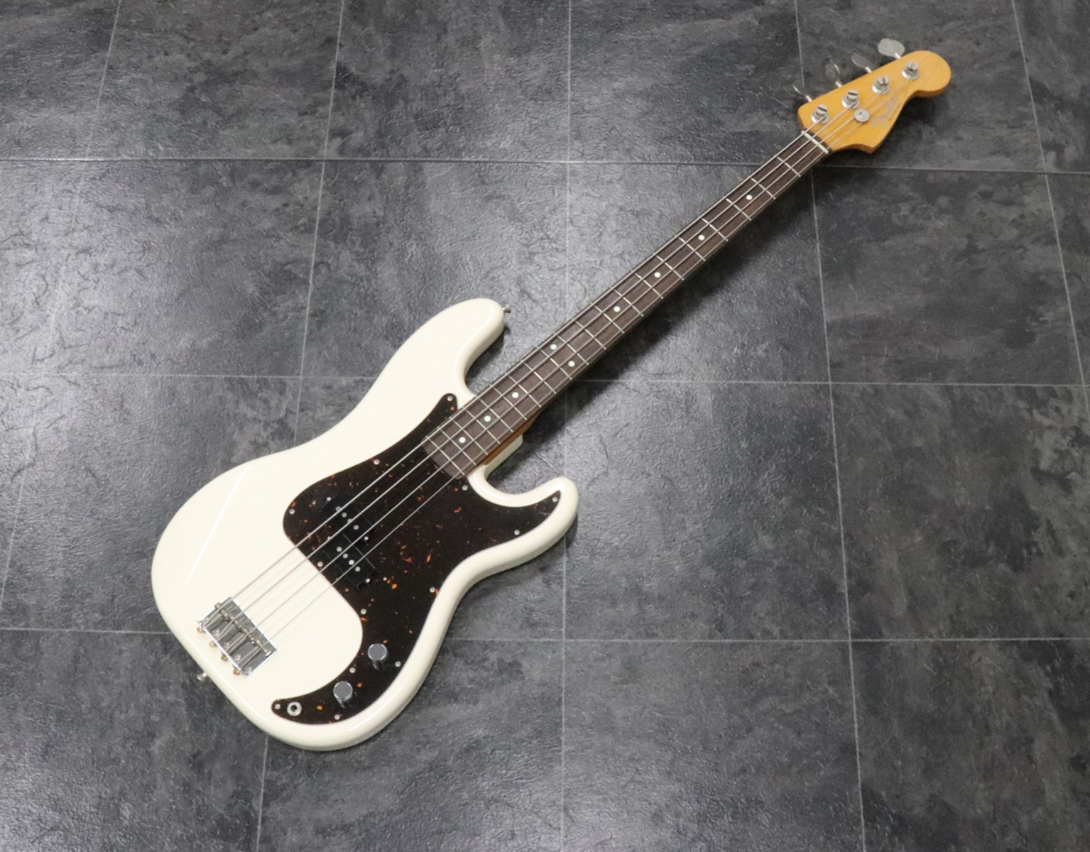 Music Gear Setup by eduardotanimura featuring Fender Precision Bass