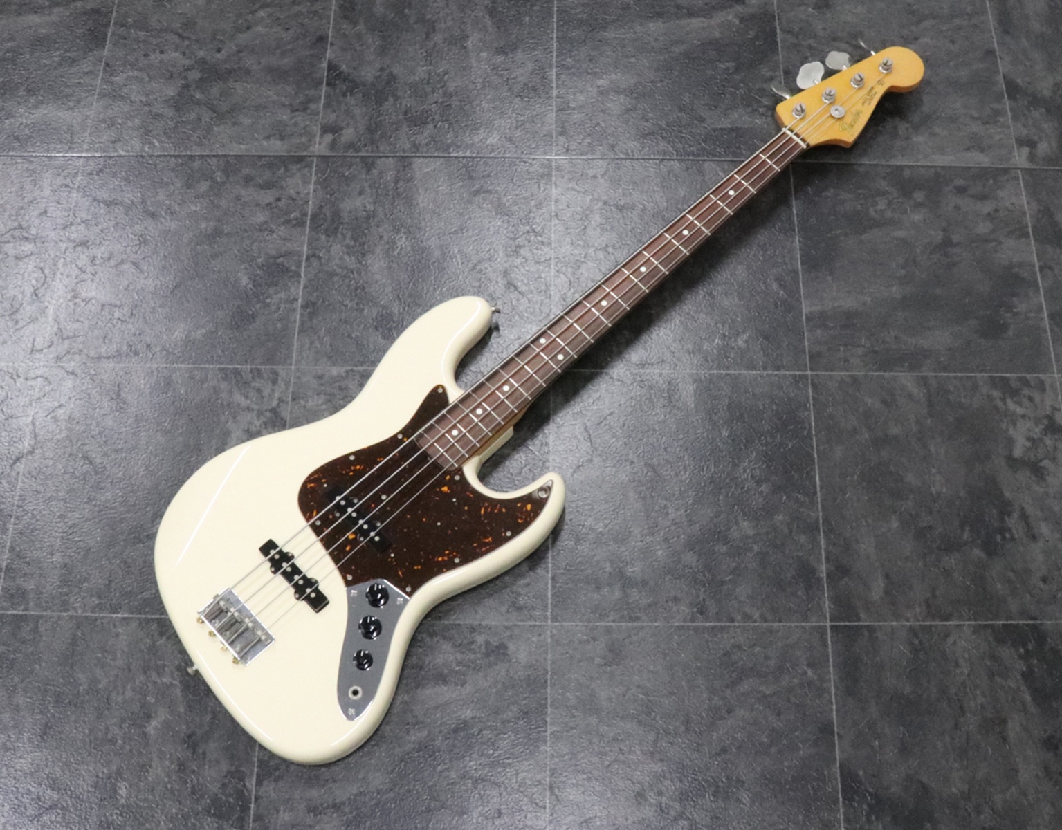 Music Gear Setup by eduardotanimura featuring Fender Jazz Bass
