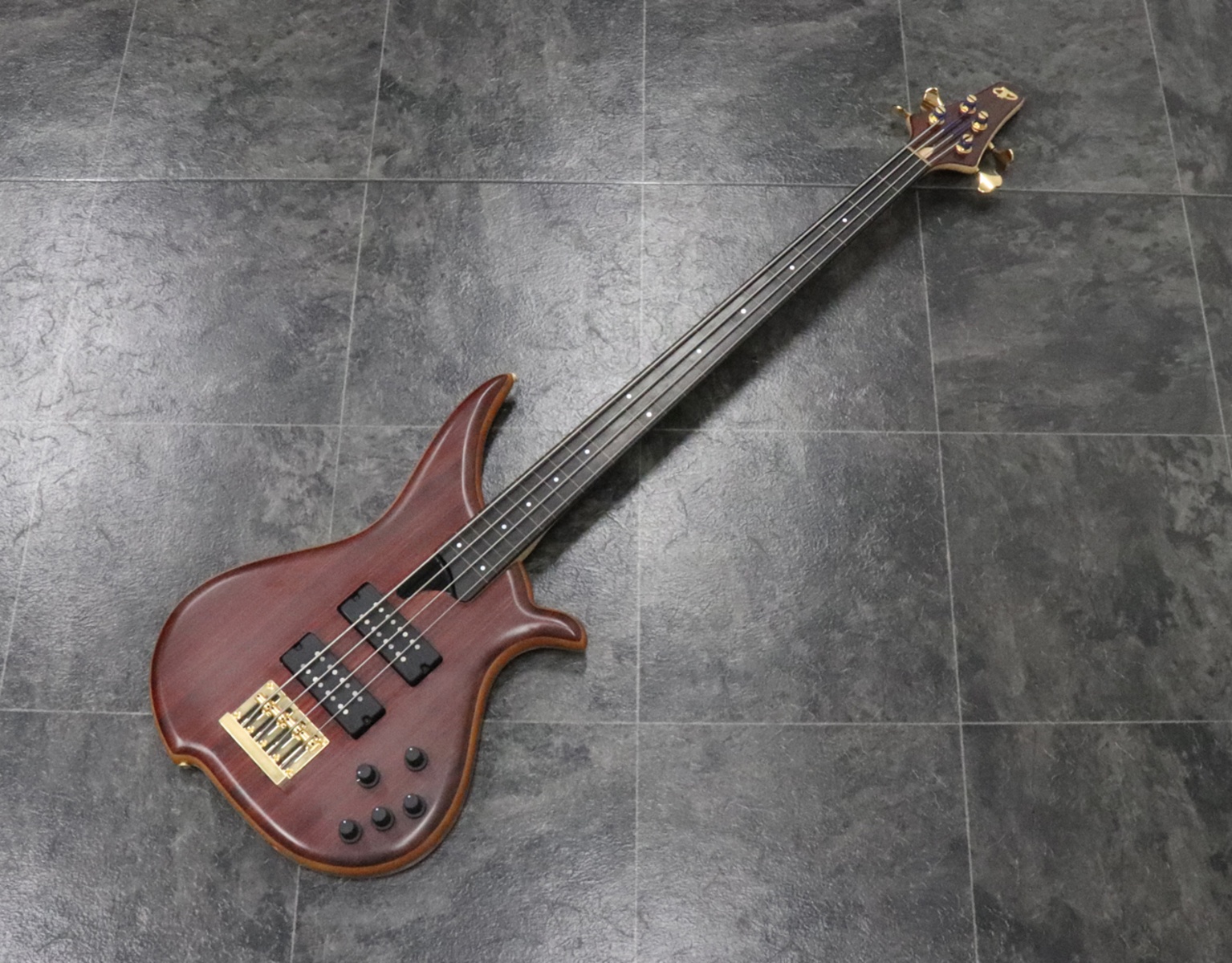 Music Gear Setup by eduardotanimura featuring Tune Guitar Technology TWB43-FM Bass