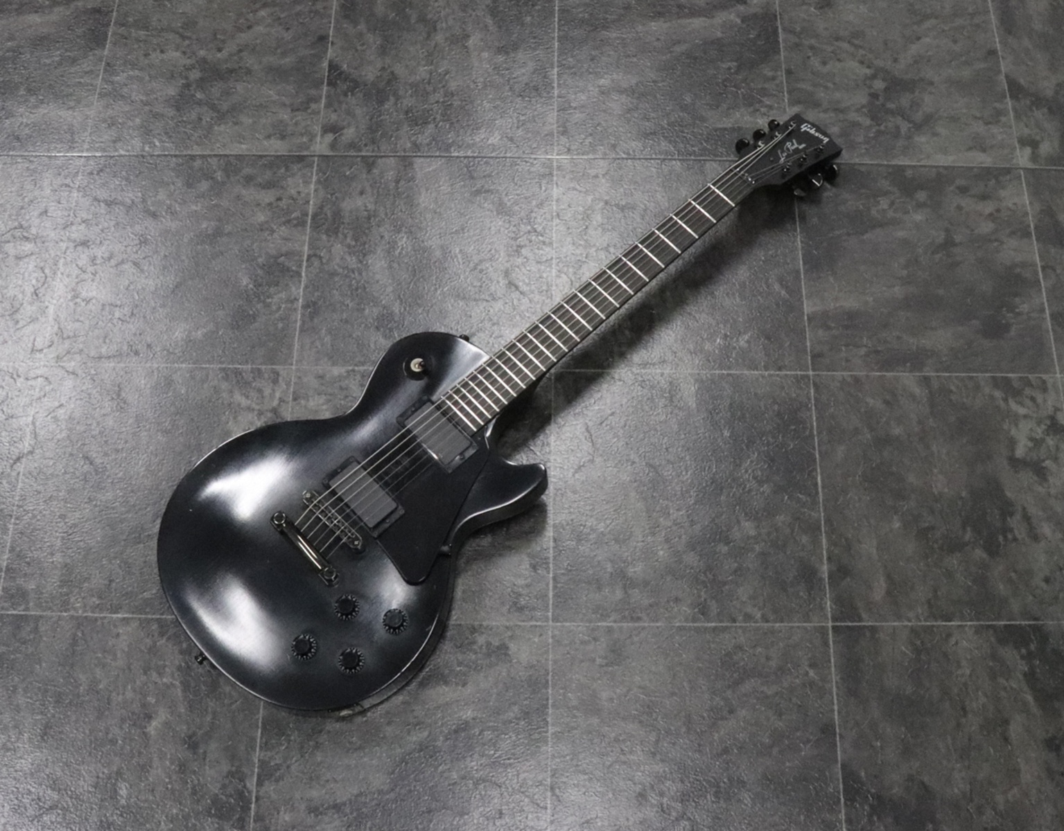 Music Gear Setup by eduardotanimura featuring Gibson Les Paul Gothic II
