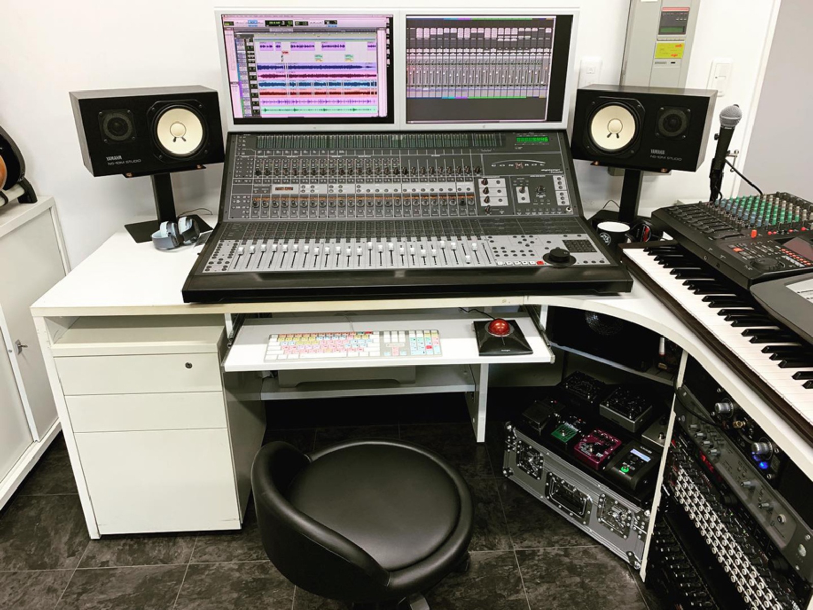 Electronic Studio Setup by eduardotanimura featuring Apple Mac Pro (2006-2012), Shure SM58, and Yamaha NS10 Studio Monitor and 19 more pieces of gear
