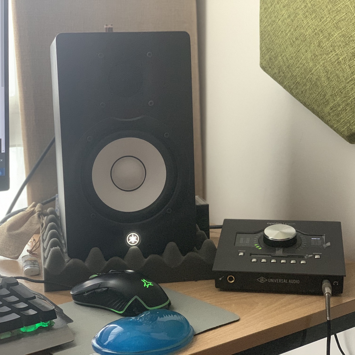 Electronic Studio Setup by thezelijah featuring Yamaha HS5 and Universal Audio Apollo Twin MKII QUAD