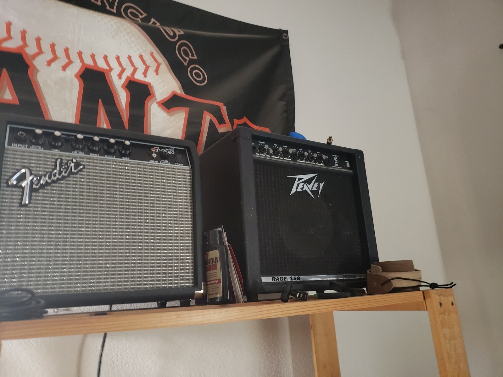 Fender Music Gear Setup by robo_guitar featuring Fender Frontman 15G and Peavey Rage 158