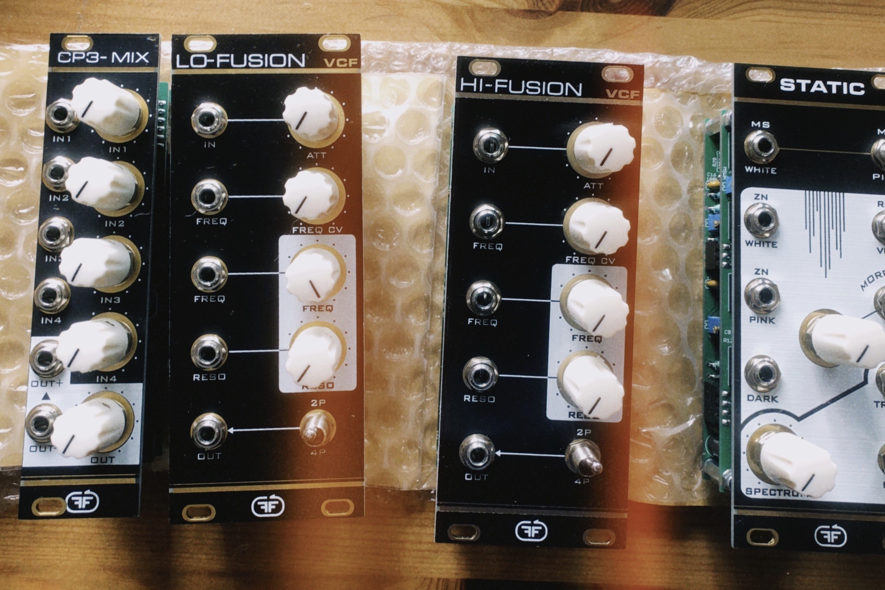 monochrome's music gear photo