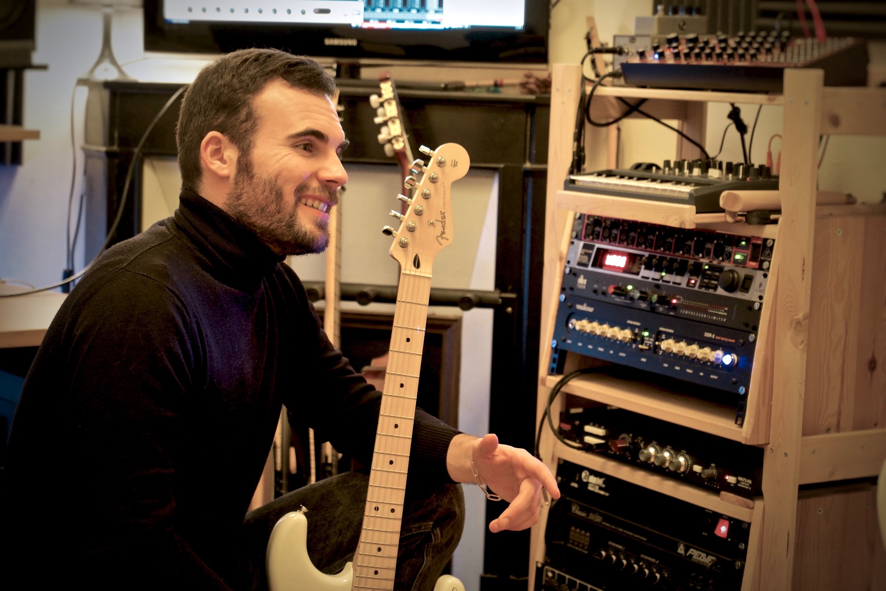 Electronic Studio Setup by felixcarcone featuring Fender Stratocaster Electric Guitar, dbx 160A, and Mesa/Boogie Studio Preamp and 2 more pieces of gear