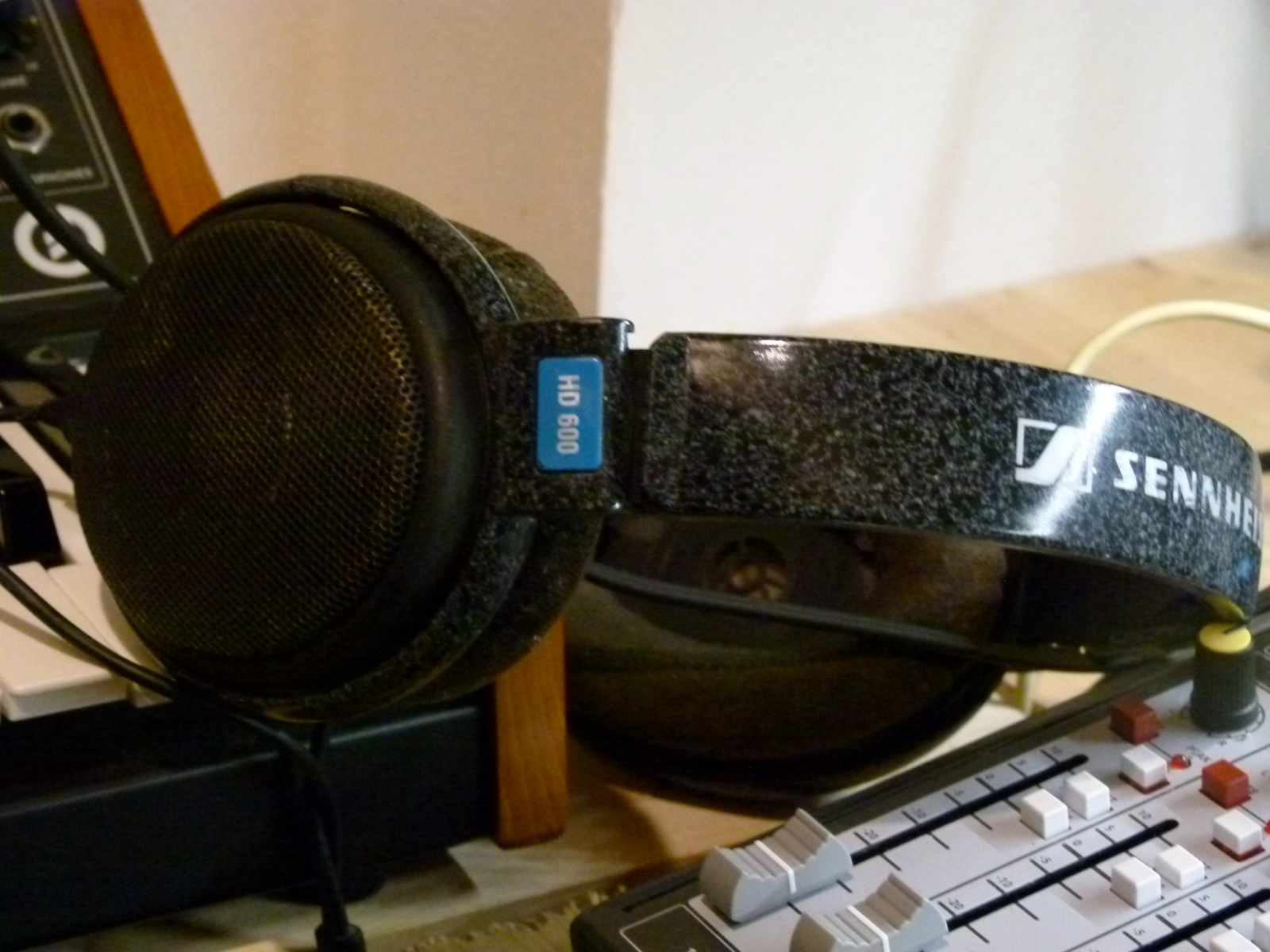 Music Gear Setup by statusnominal featuring Sennheiser HD 600 Headphones