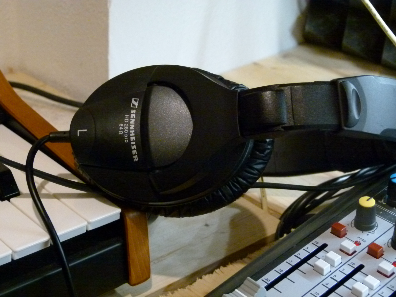 Music Gear Setup by statusnominal featuring Sennheiser HD 280 Pro