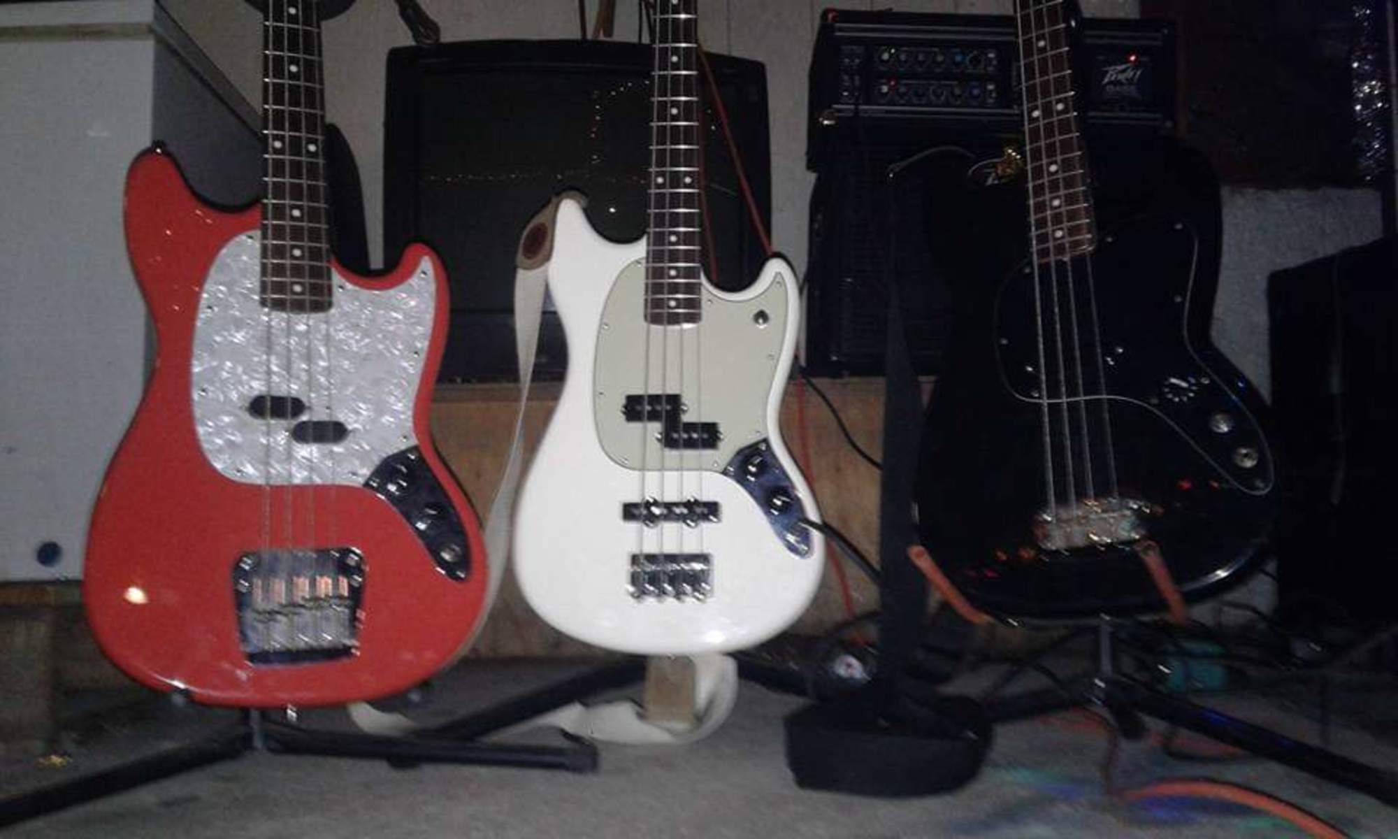 Music Gear Setup by brandon_jobin_vandoorselaere featuring Fender Mustang Bass, Fender Mustang PJ Bass, and Fender Musicmaster Bass
