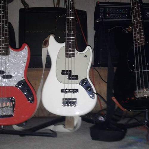 Photo of Fender Musicmaster Bass and more gear