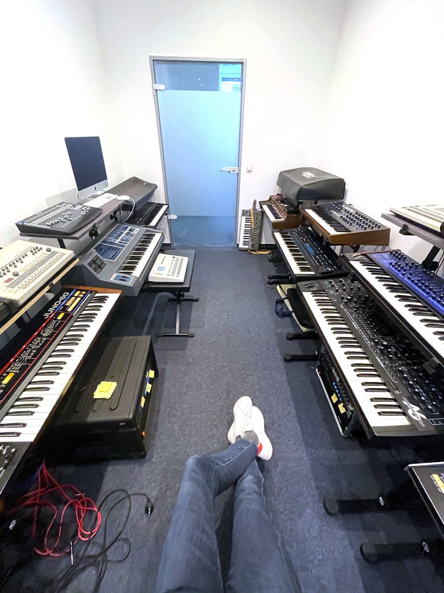 Electronic Synth Setup by mirko_bostic featuring Dave Smith Instruments Poly Evolver Synthesizer, Alesis A6 Andromeda Synthesizer, and Roland TR-909 Rhythm Composer and 14 more pieces of gear