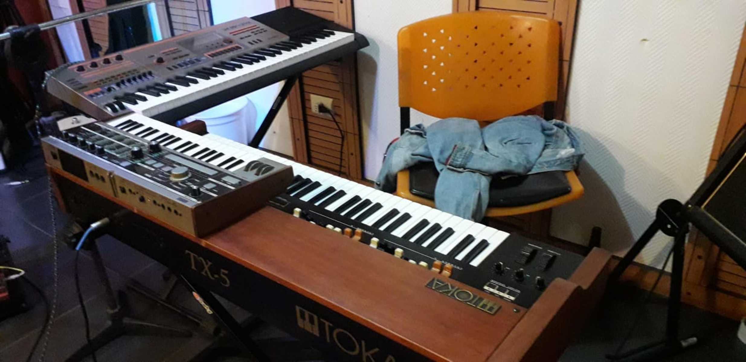 Music Gear Setup by littlejao featuring Korg MicroKORG, Casio XW-P1 61-Key Performance Synthesizer, and Tokai TX-5